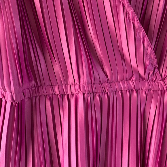 Japna Pink Satin Line Shimmery V Neck Pleated Sleeveless Tank Top Blouse Women's - Picture 2 of 6